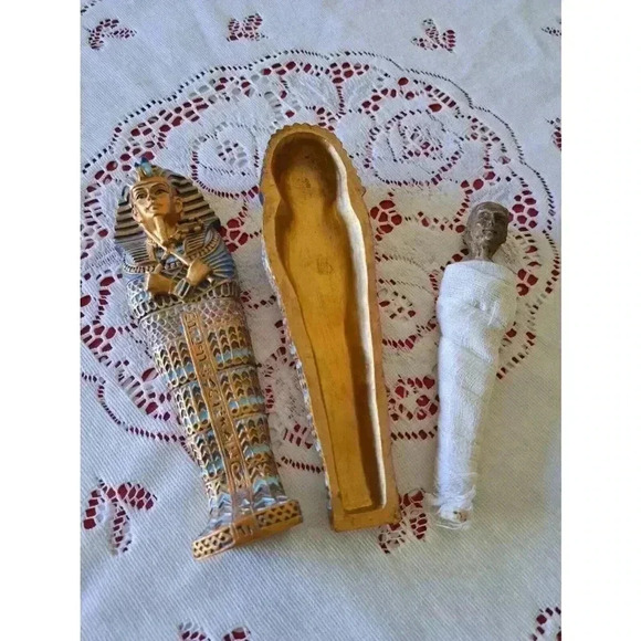 EGYPTIAN KING TUT SARCOPHAGUS AND MUMMY 7 1/2 Inches Tall - Picture 4 of 9